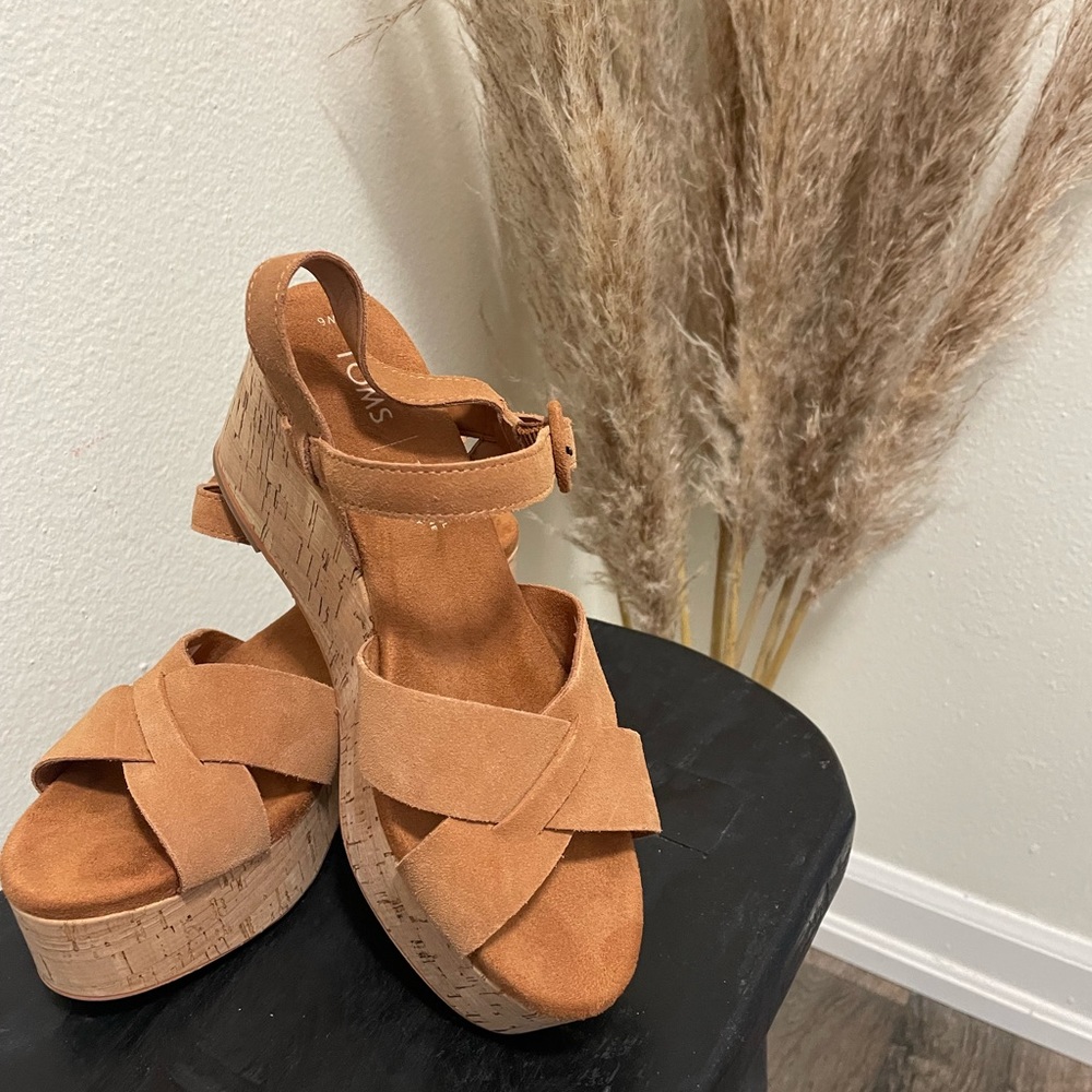 Toms wedges